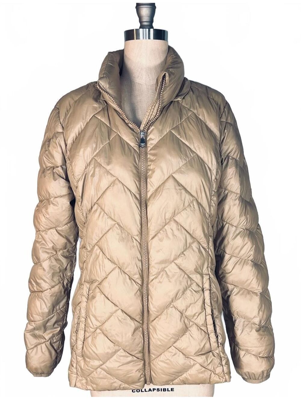 London Fog Beige Packable Down Puffer Jacket Medium Minimalist Gorpcore Warm